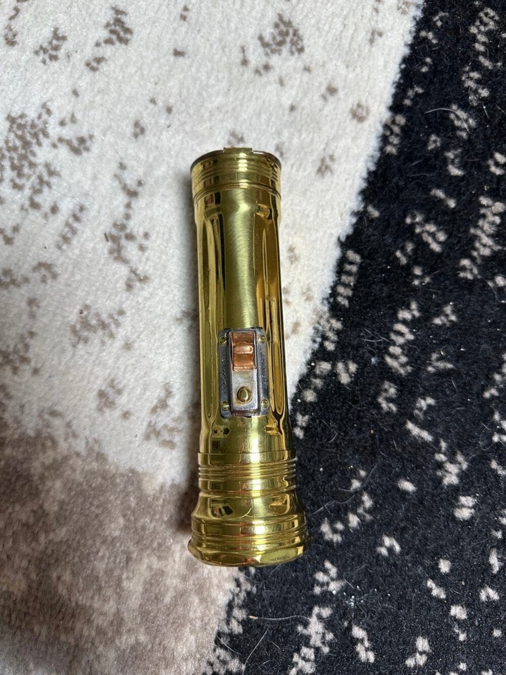 Vintage Eveready Union Carbide Gold Tone Metal Flashlight USA Collectible
